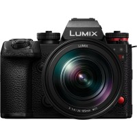 бездзеркальний фотоапарат Panasonic Lumix S1 IIE kit (24-105mm) (DC-S1M2ESME)